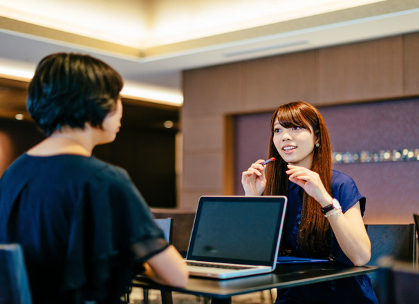 Two people discussing a job. 